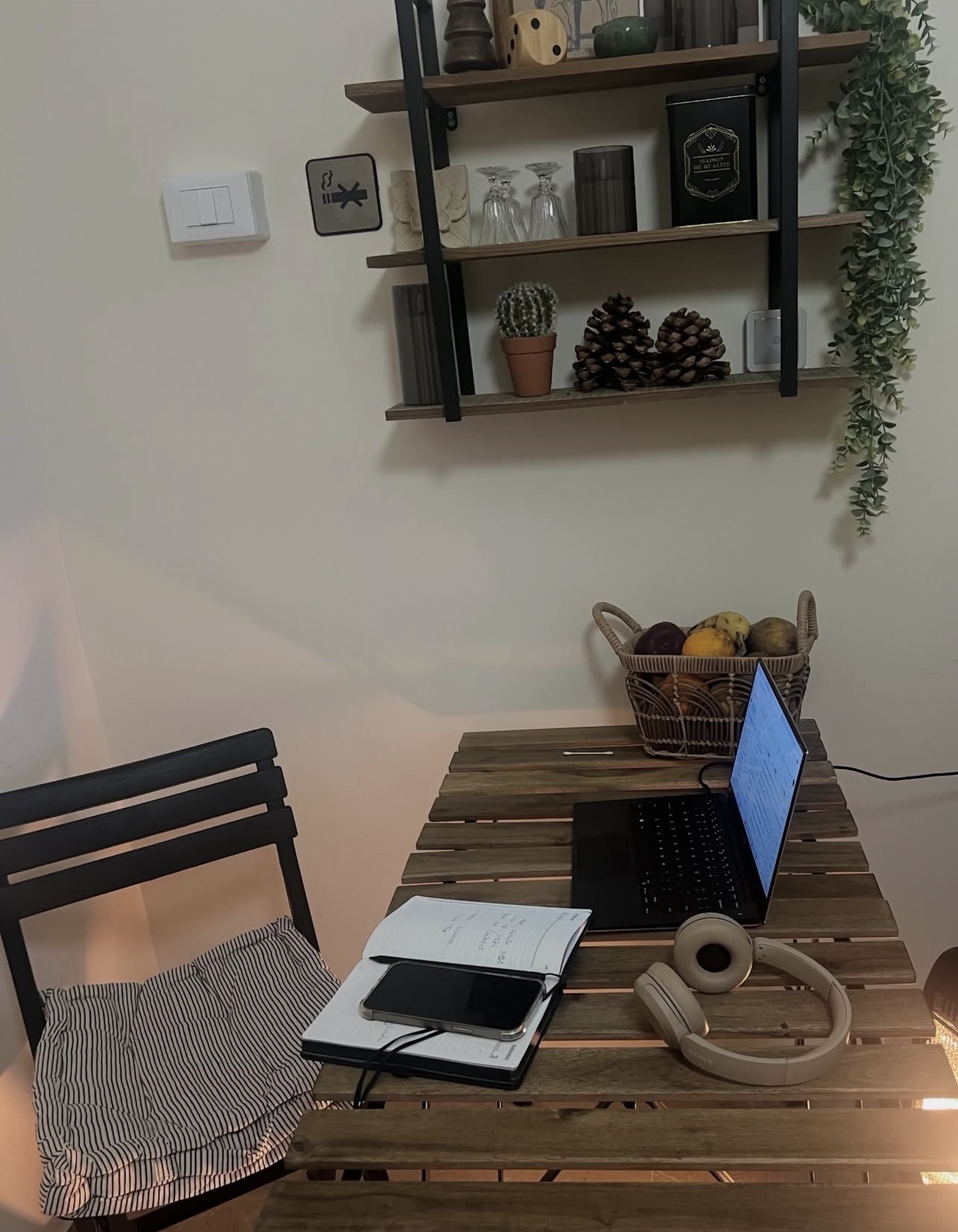 Kitchen seating area with work desk